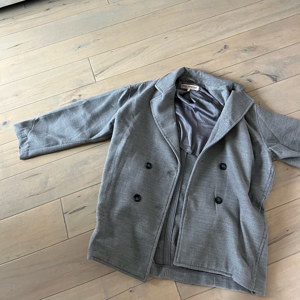 Women’s Free People button down coat. Size small.